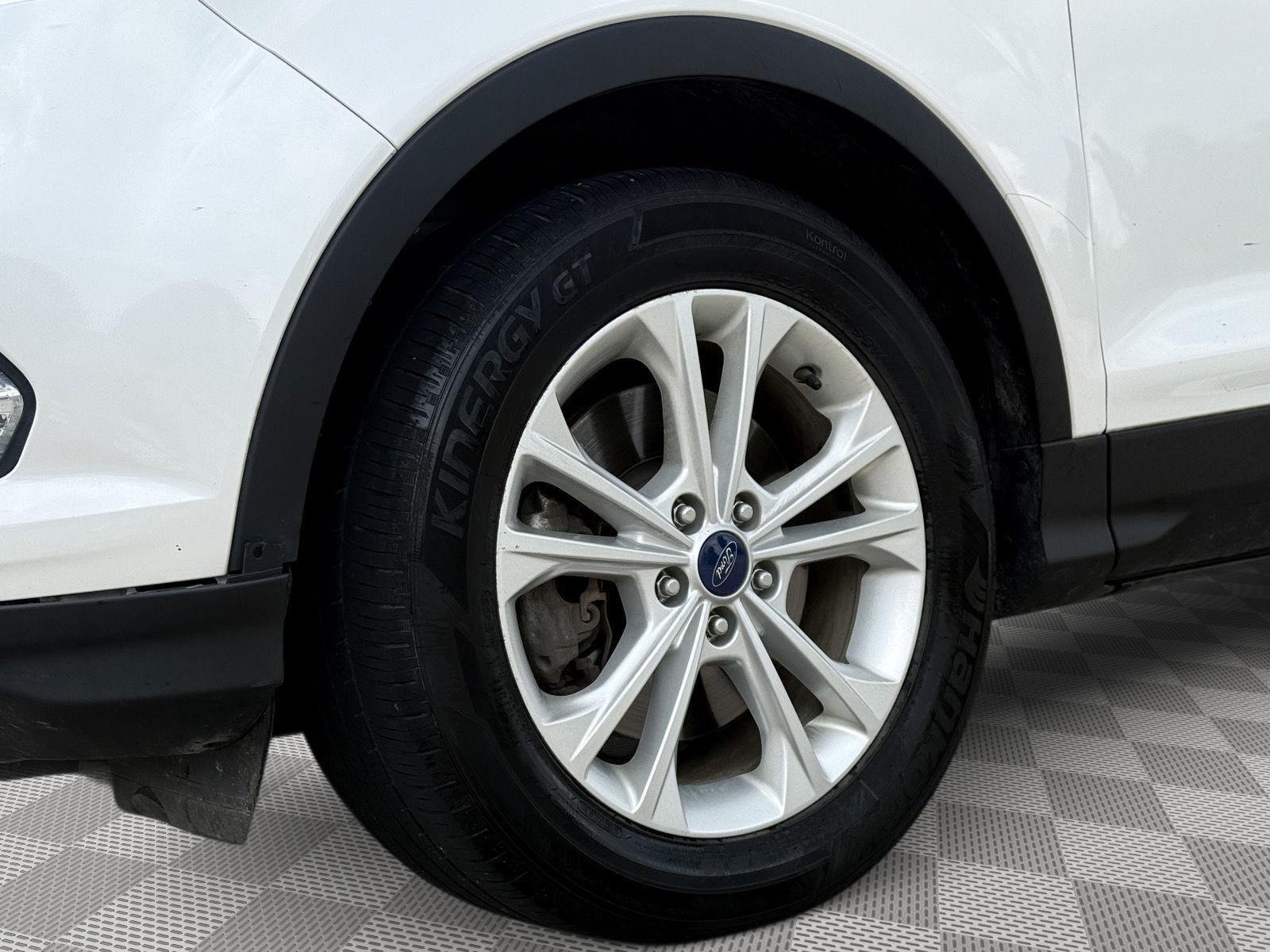 Used 2017 White Platinum Metallic Tri-Coat Ford SE image 8