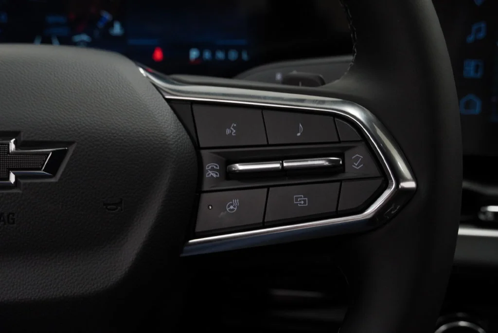New 2027 Sterling Gray Metallic Chevrolet LT image 21