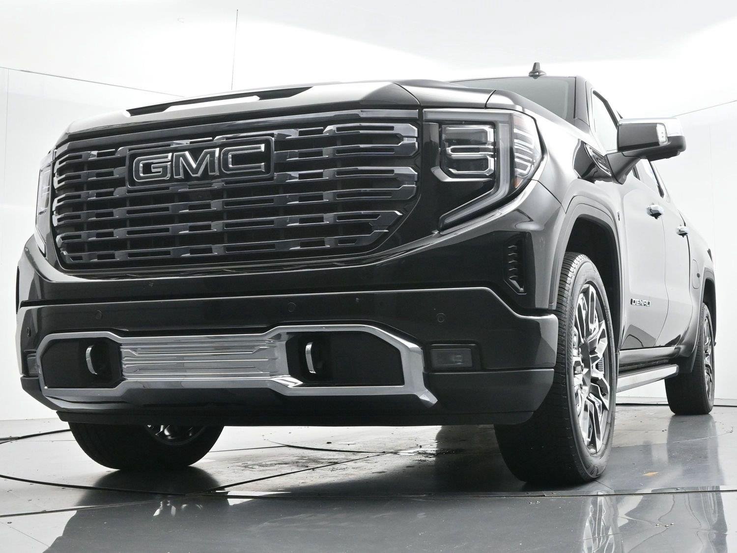 Used 2025 Onyx Black GMC Denali Ultimate image 50