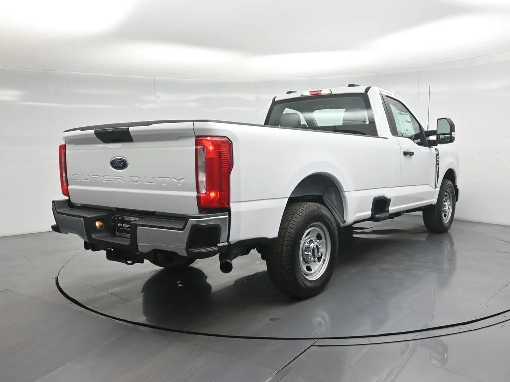 New 2026 Oxford White Ford XL image 18