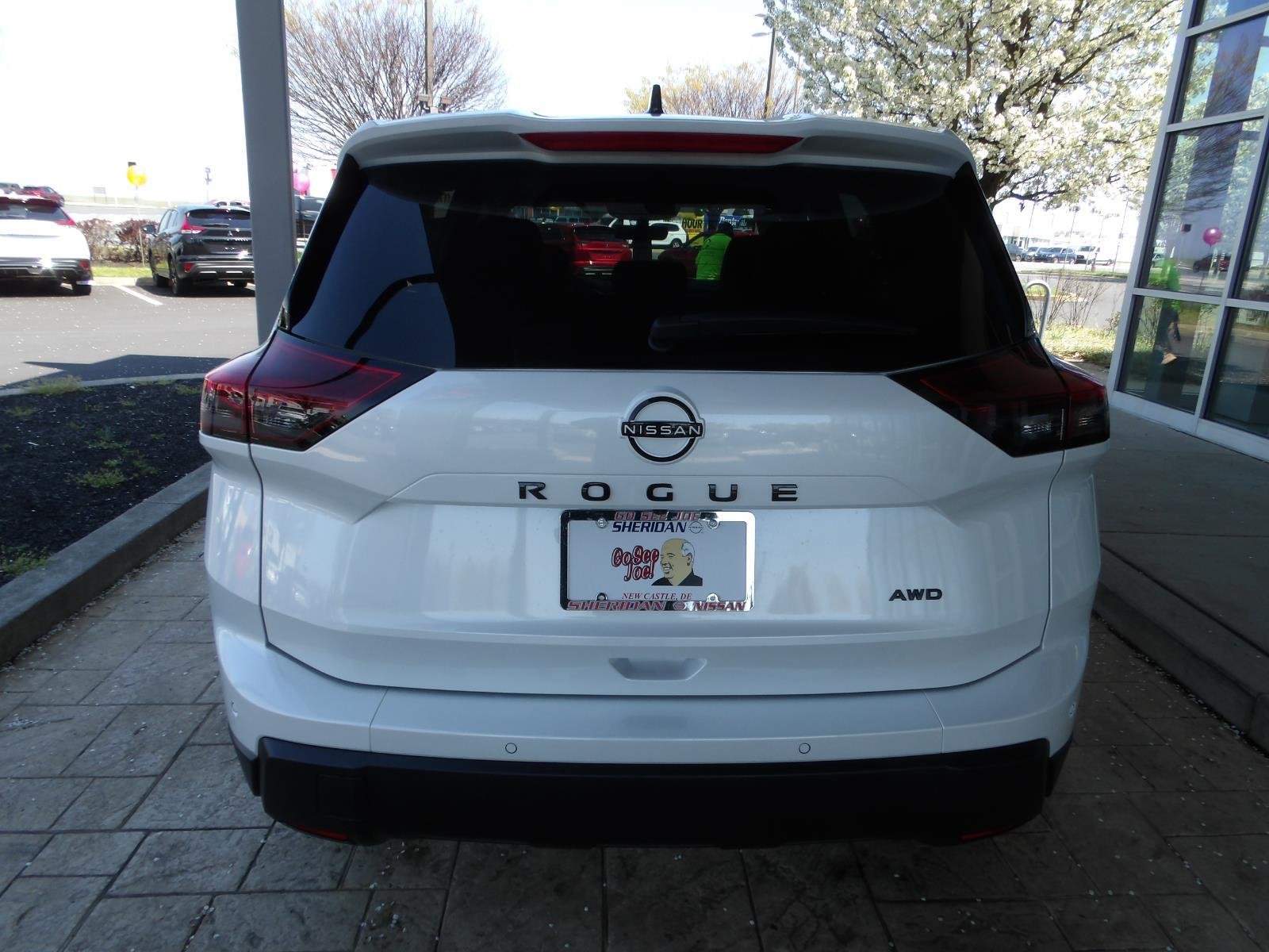New 2026 Everest White Pearl TriCoat Nissan Dark Armor™ image 6
