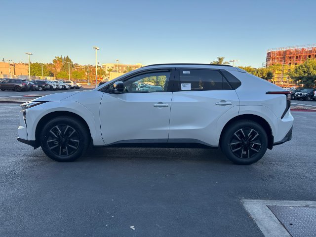 New 2027 Wind Chill Pearl <sup>1</sup> Toyota  XLE image 7