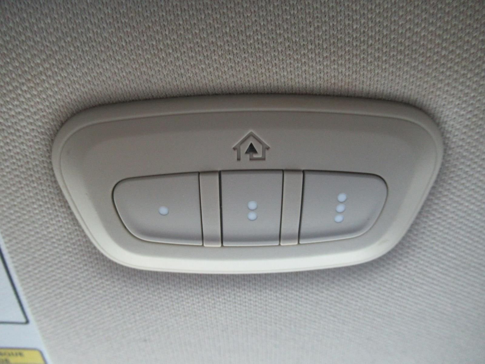 Used 2018 White Jeep Latitude Plus image 31