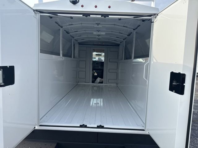 New 2025 Summit White GMC 1WT image 17