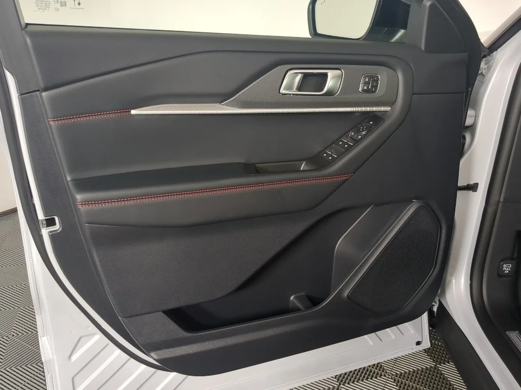 New 2026 Space White Metallic Ford ST-Line image 11
