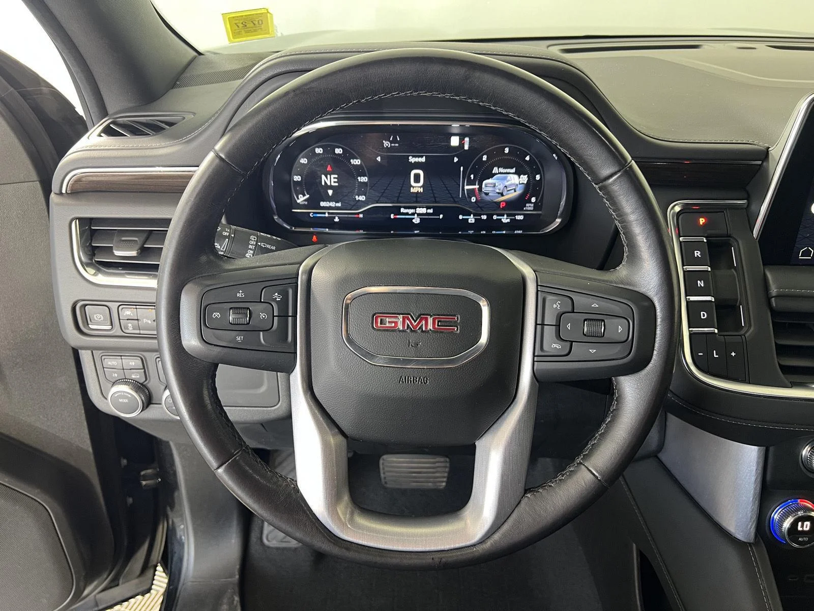 Used 2022 Onyx Black GMC SLE image 9