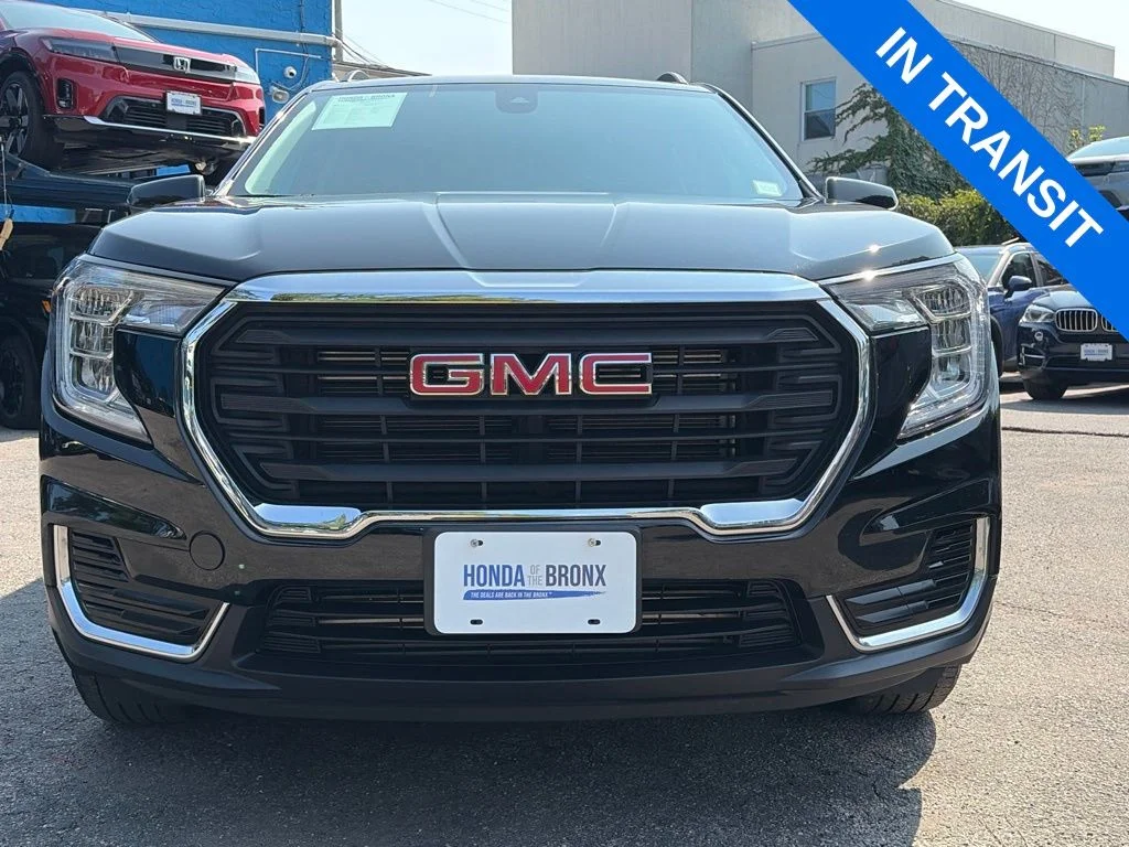 Used 2024 Ebony Twilight Metallic GMC SLE image 18