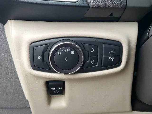 Used 2019 Iced Mocha Prem Lincoln Reserve image 21