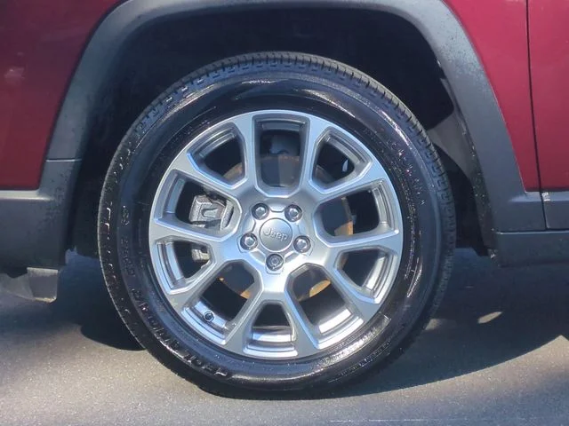 Used 2022 Red Jeep Latitude Lux image 19