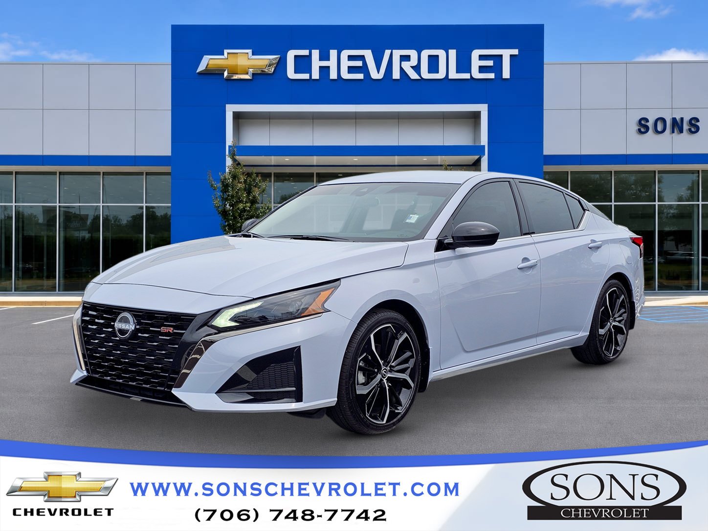 Used 2025 Gray Nissan SR FWD image 1