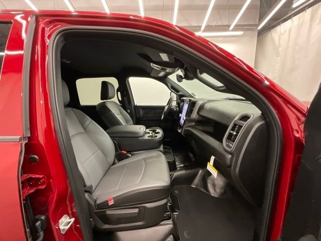 New 2026 Molten Red Pearl-Coat Exterior Paint RAM Tradesman image 23