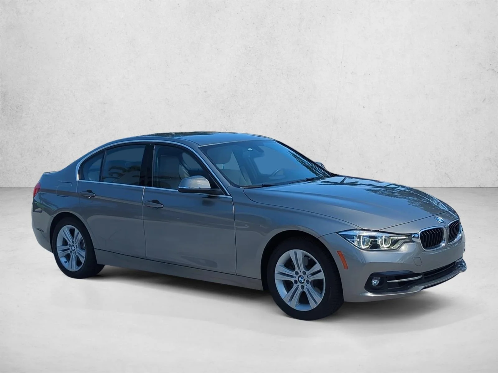 Used 2018 Platinum Silver Metallic BMW 330i image 3