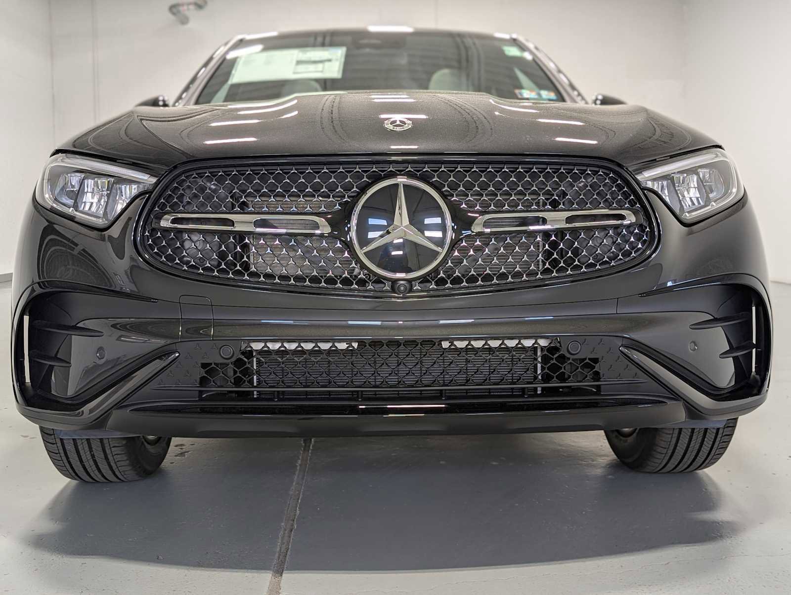New 2026 Graphite Grey Metallic Mercedes-Benz GLC 300 image 2