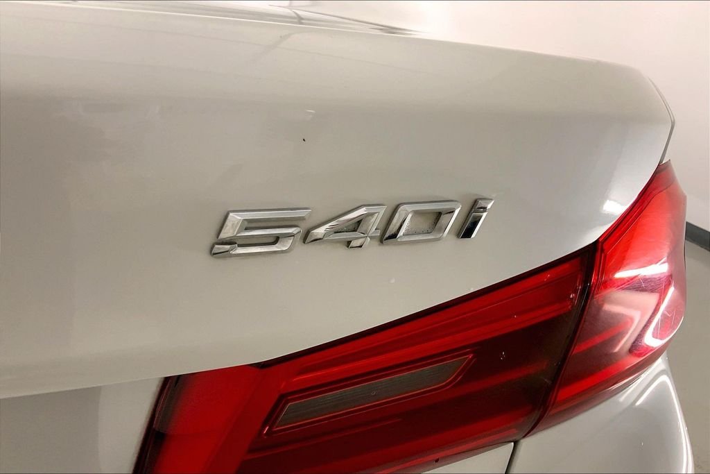 Used 2019 Mineral White Metallic BMW  image 7
