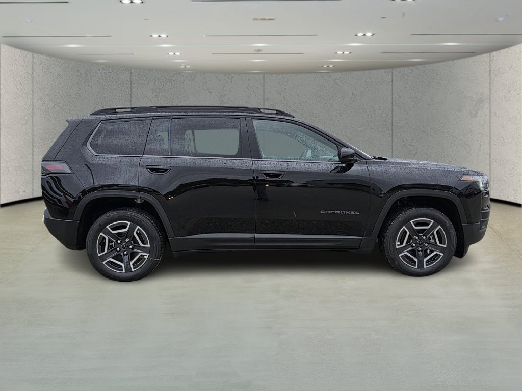New 2026 Diamond Black Crystal Pearl-Coat Exterior Paint Jeep Laredo image 3