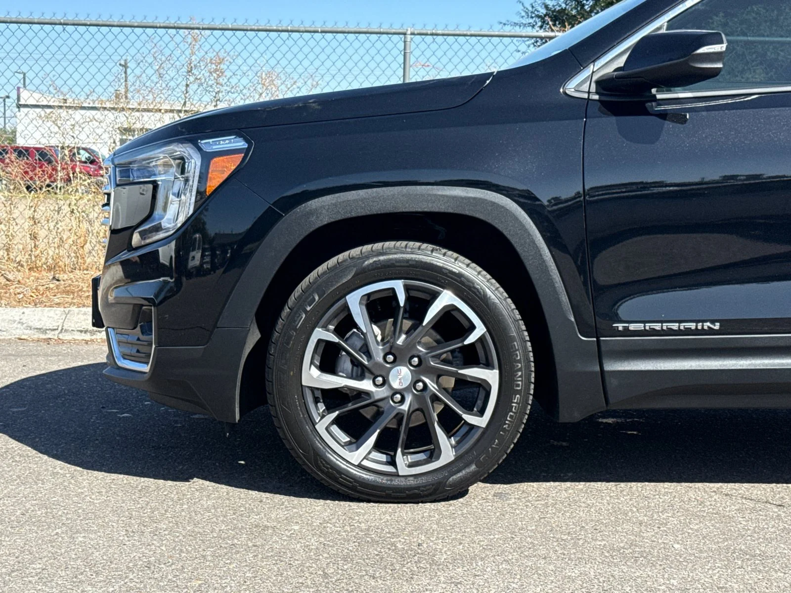 Used 2022 Black GMC SLT image 25