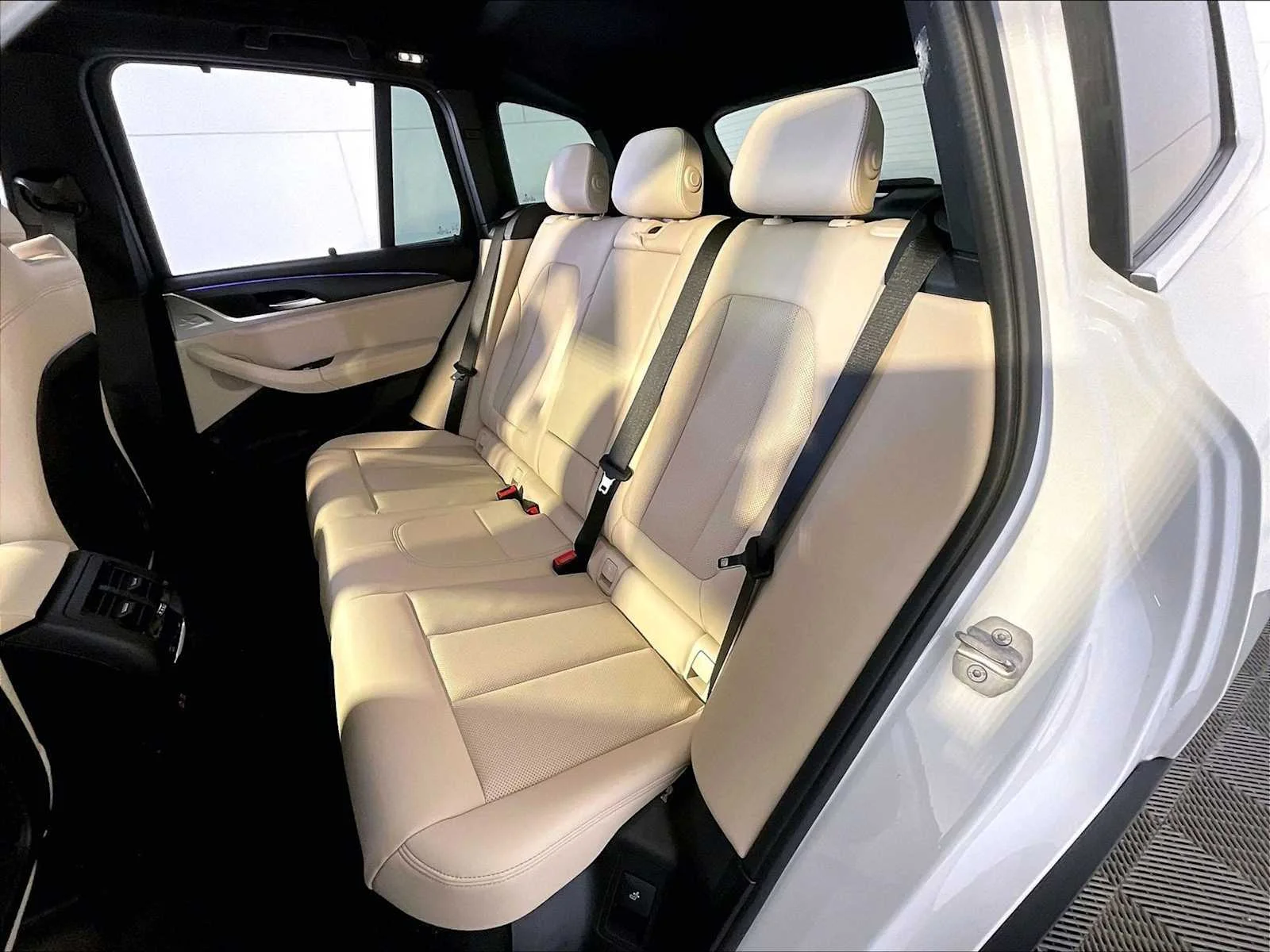 Used 2023 Mineral White Metallic BMW xDrive30i image 24