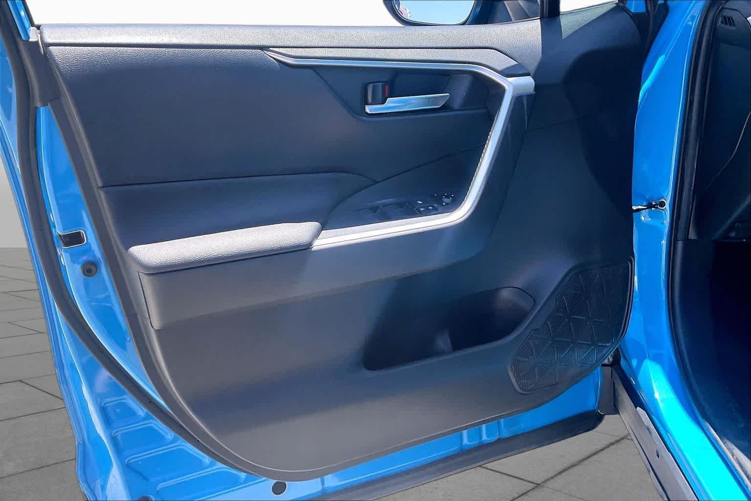 Used 2020 Blue Flame Toyota XLE image 22