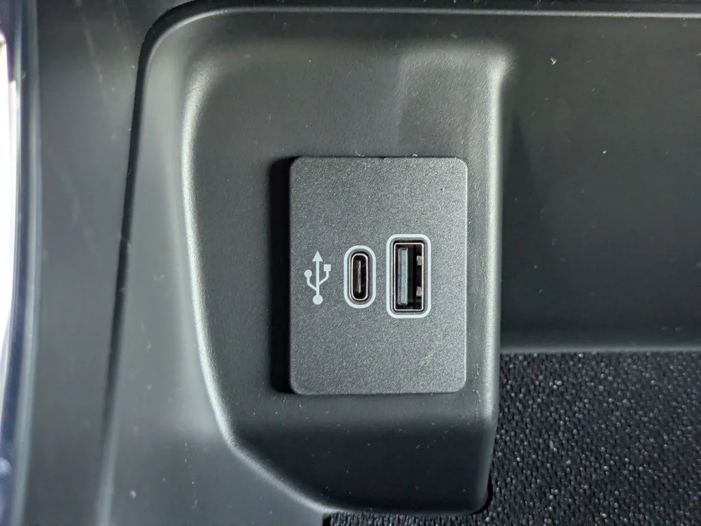 New 2026 Agate Black Metallic Ford XLT image 23