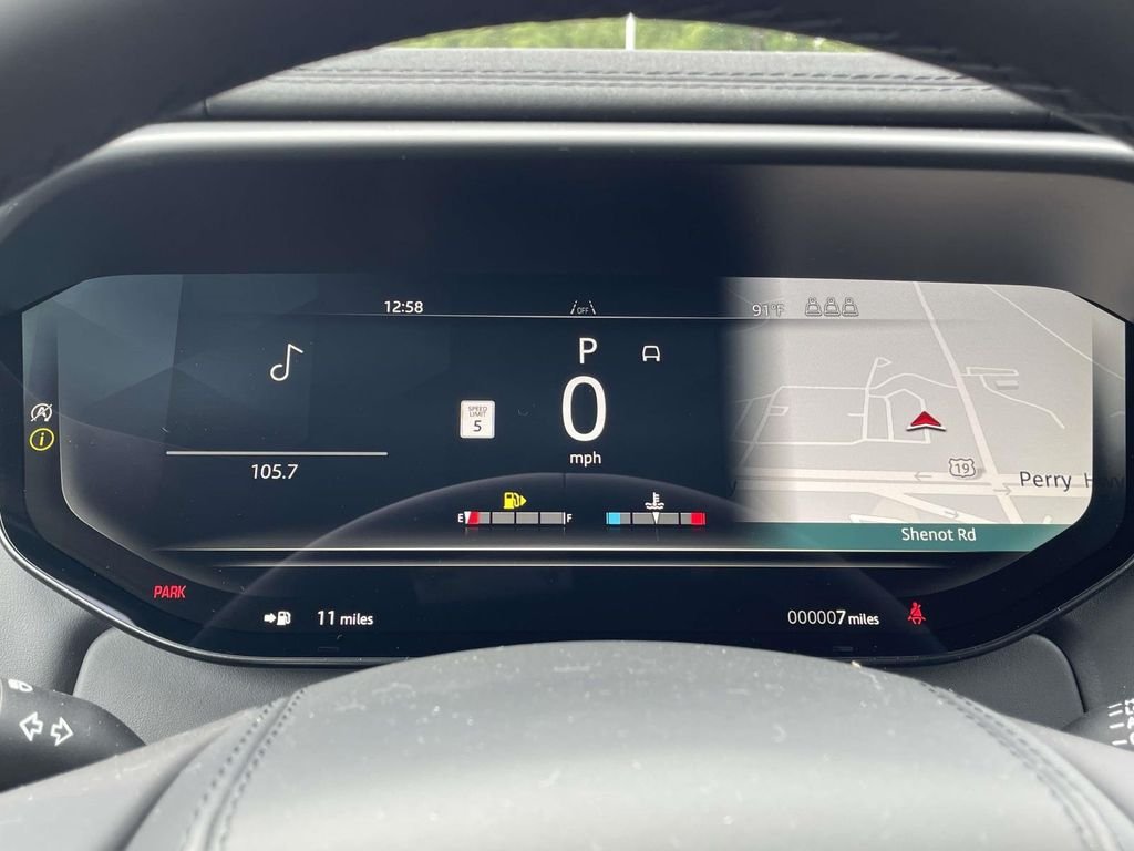 New 2026 Fuji White Land Rover Dynamic SE image 40