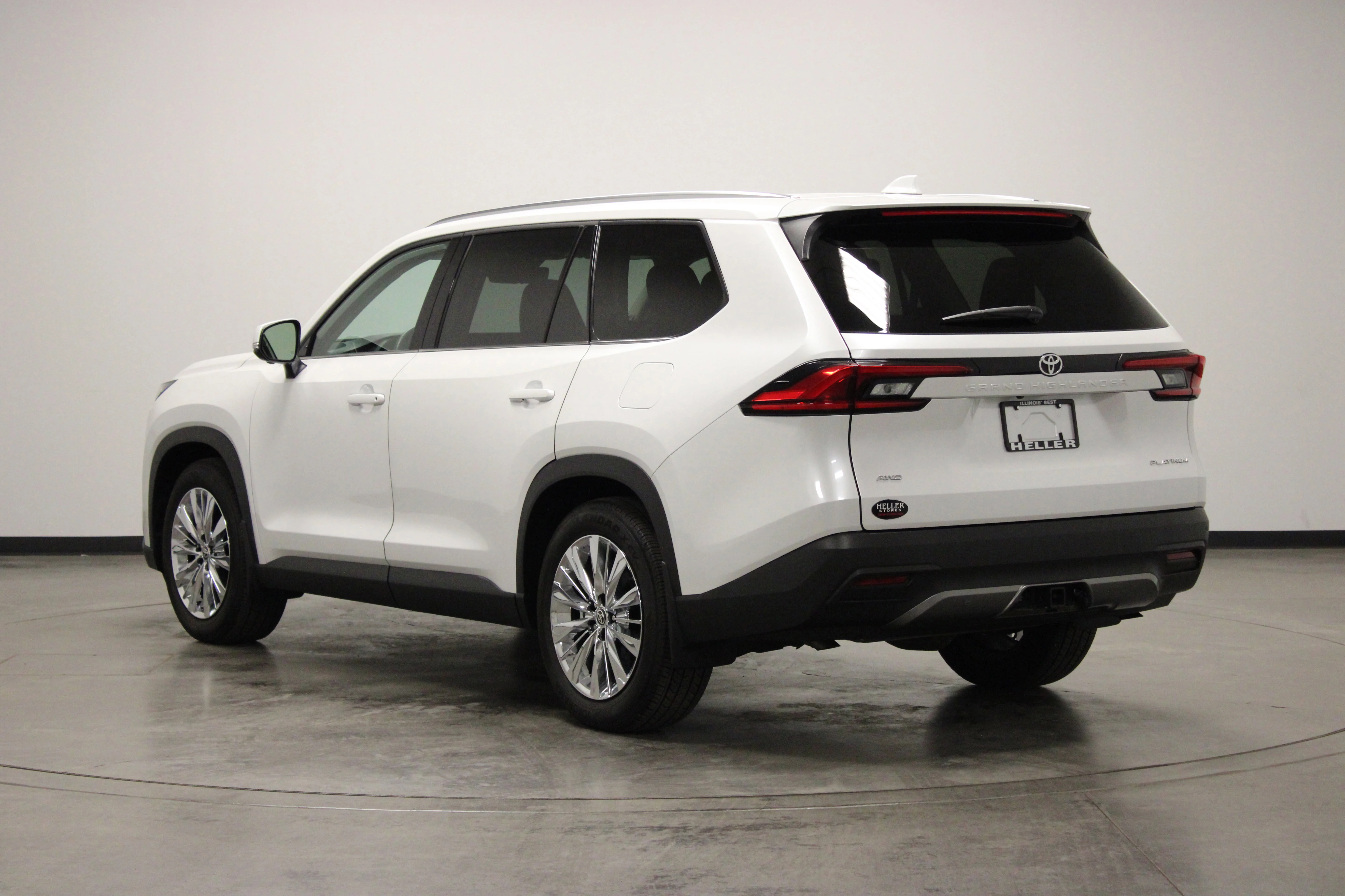 Used 2024 Pearl Toyota Platinum image 6