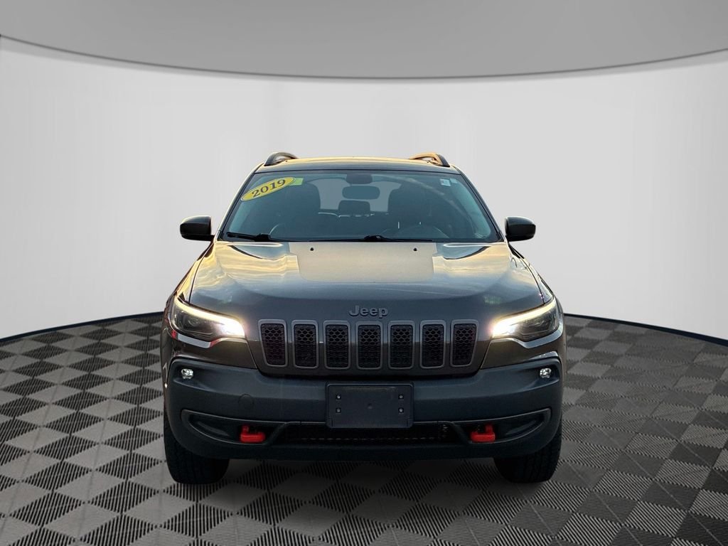Used 2019 Gray Jeep Trailhawk image 2