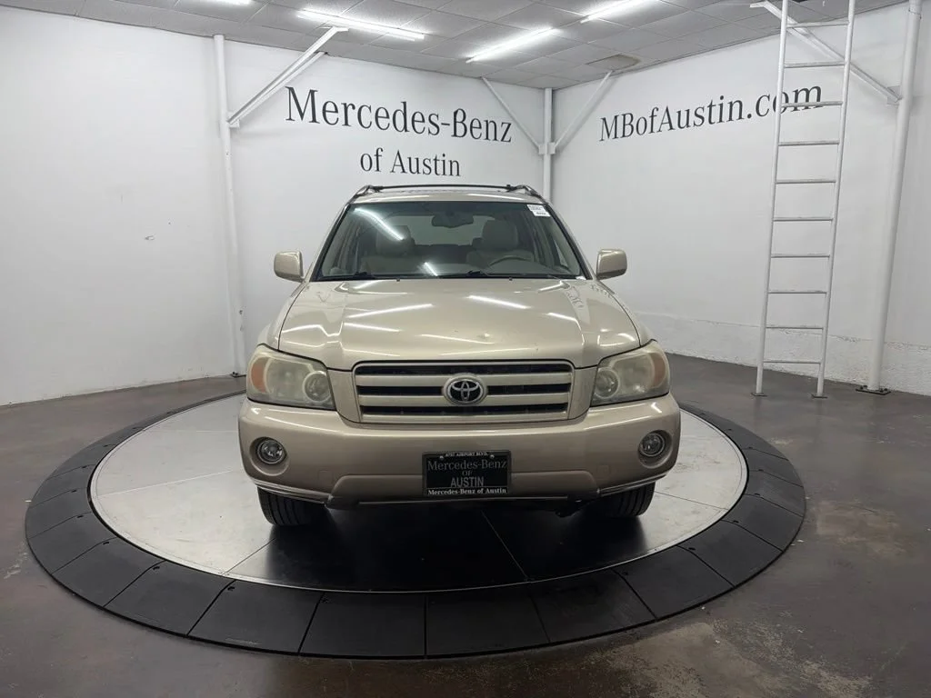 Used 2006 Gold Toyota Limited image 2