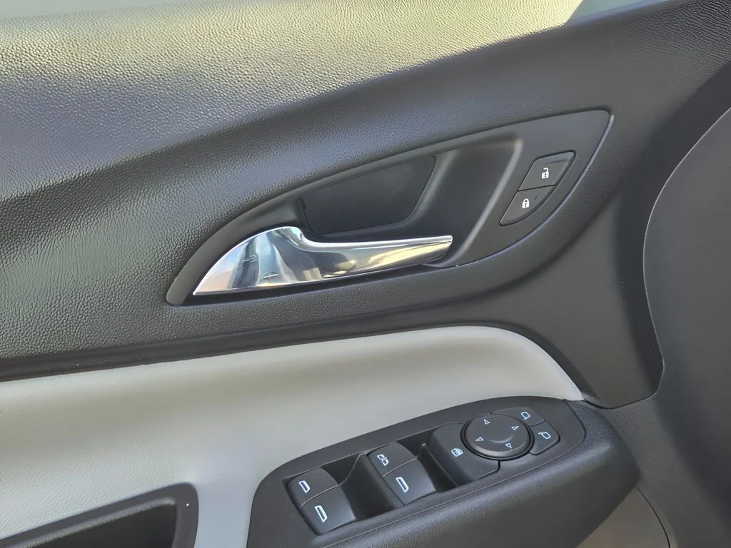 Used 2022 Silver Chevrolet LS image 16