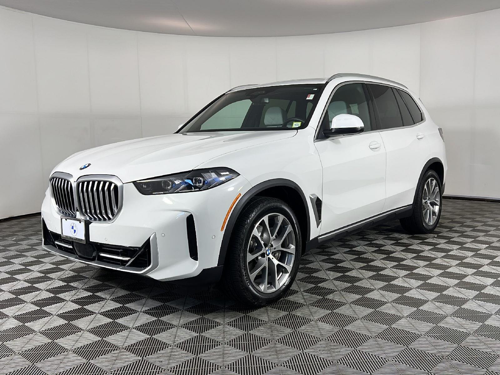 New 2026 Alpine White BMW xDrive40i image 8