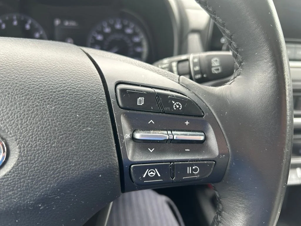 Used 2023 Red Hyundai SEL image 16
