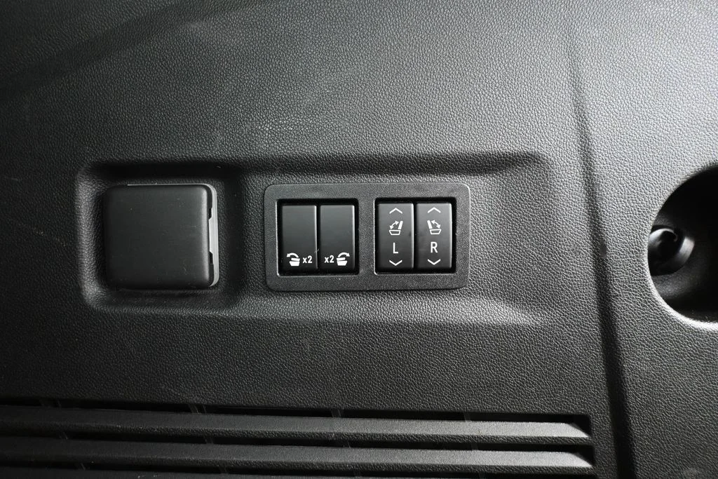 Used 2021 White Chevrolet High Country image 51
