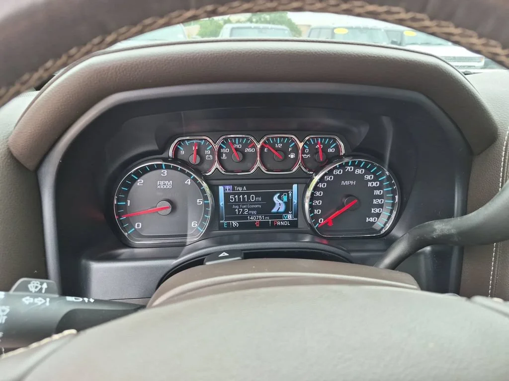Used 2018 IRIDESCENT PEARL TRICOAT Chevrolet LTZ image 25