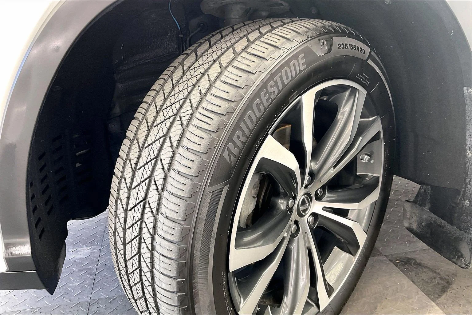 Used 2018 Eminent White Pearl Lexus 450h image 34