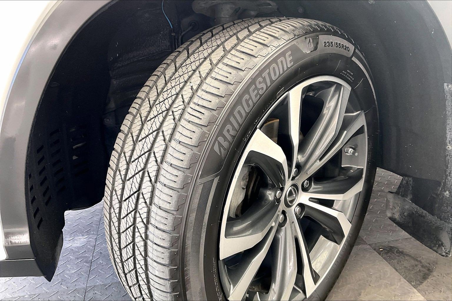 Used 2018 Eminent White Pearl Lexus 450h image 34