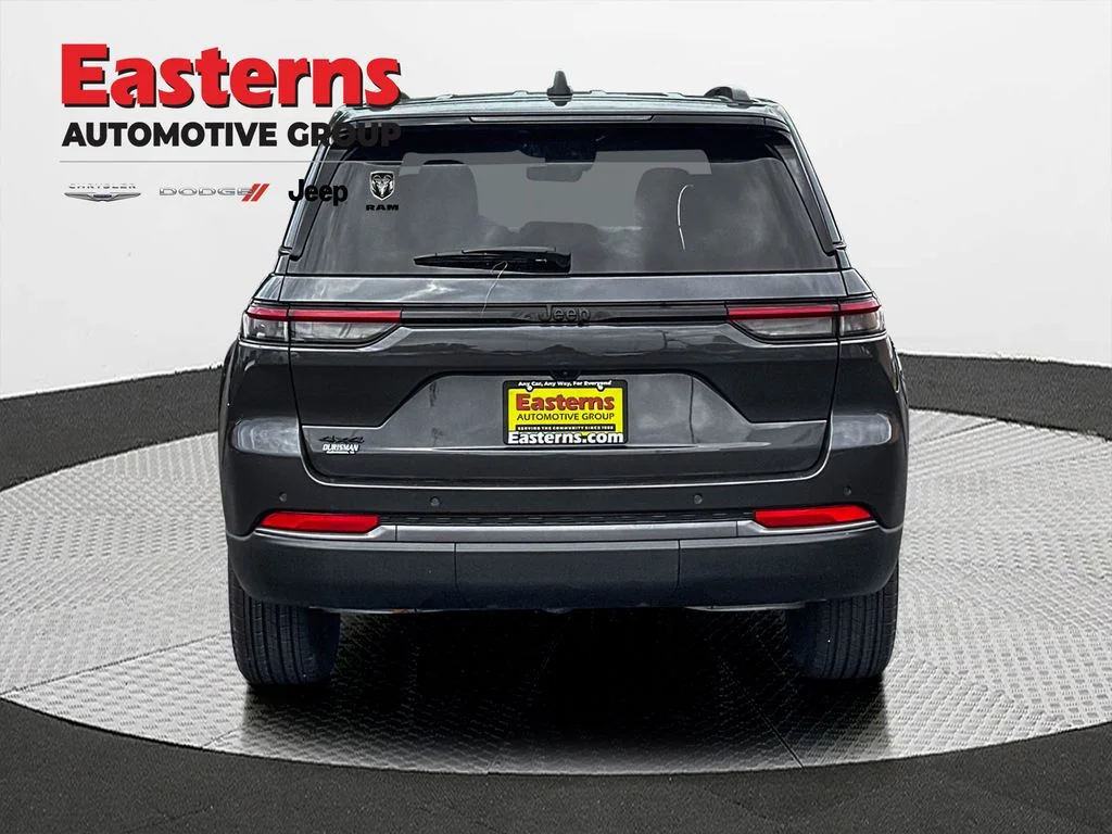 New 2026 Baltic Gray Metallic Clear-Coat Exterior Paint Jeep Altitude image 8