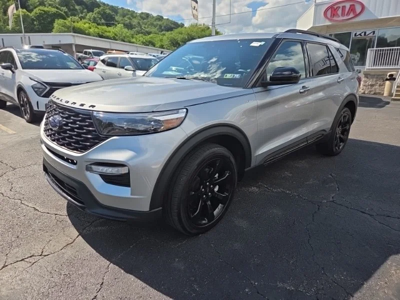 Used 2023 Silver Ford ST-Line image 3