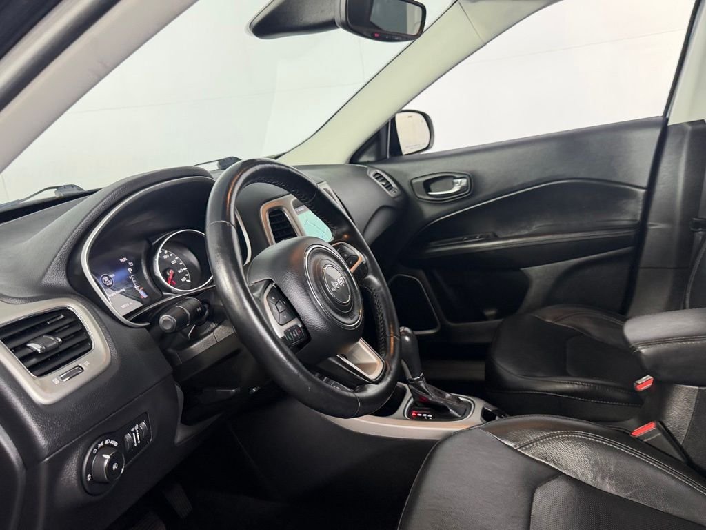 Used 2019 Silver Jeep Limited image 22
