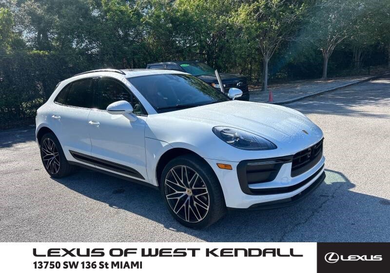 2023 Porsche Macan -'s photo