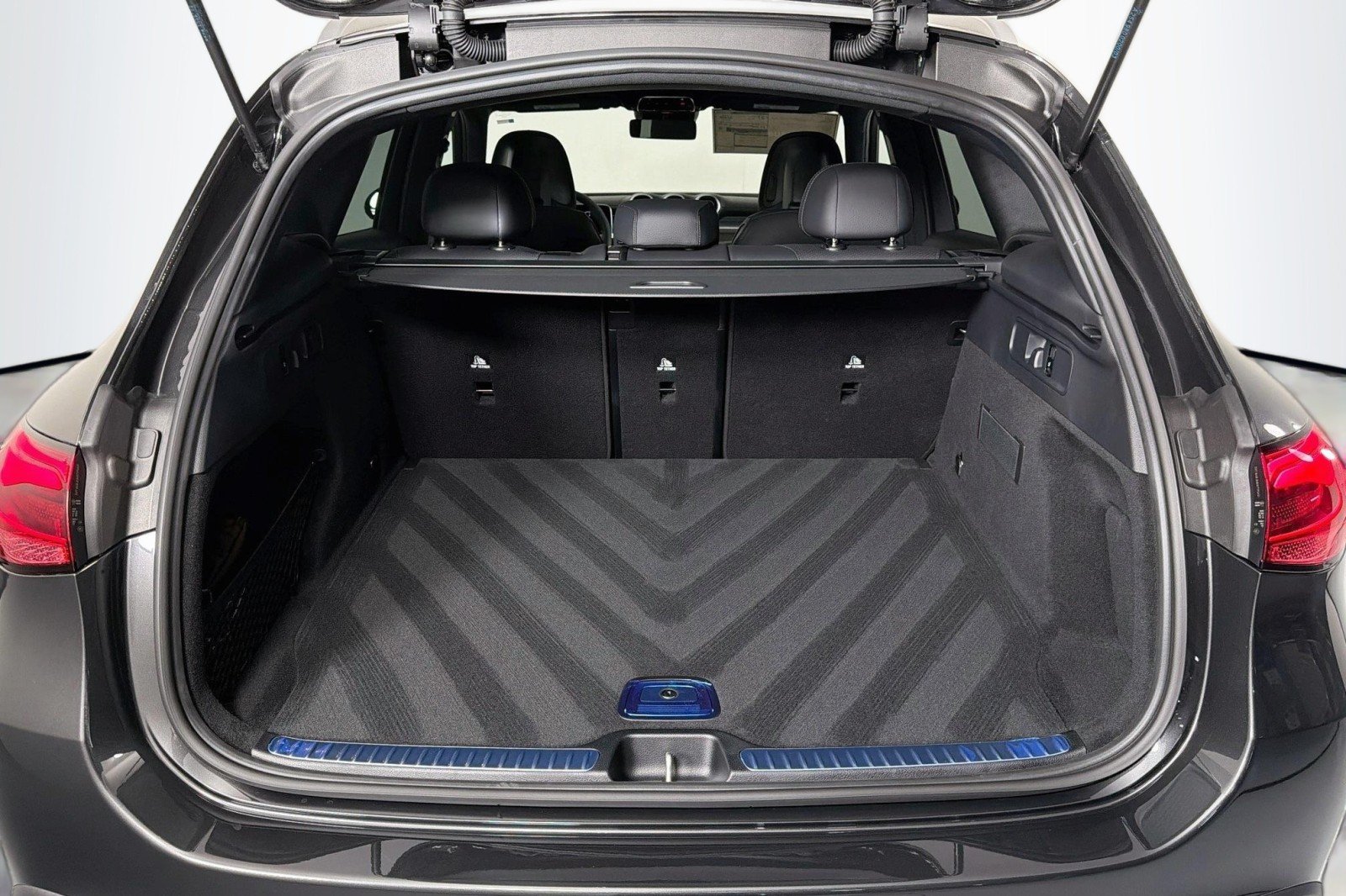 New 2026 Graphite Grey Metallic Mercedes-Benz GLC 300 SUV image 22