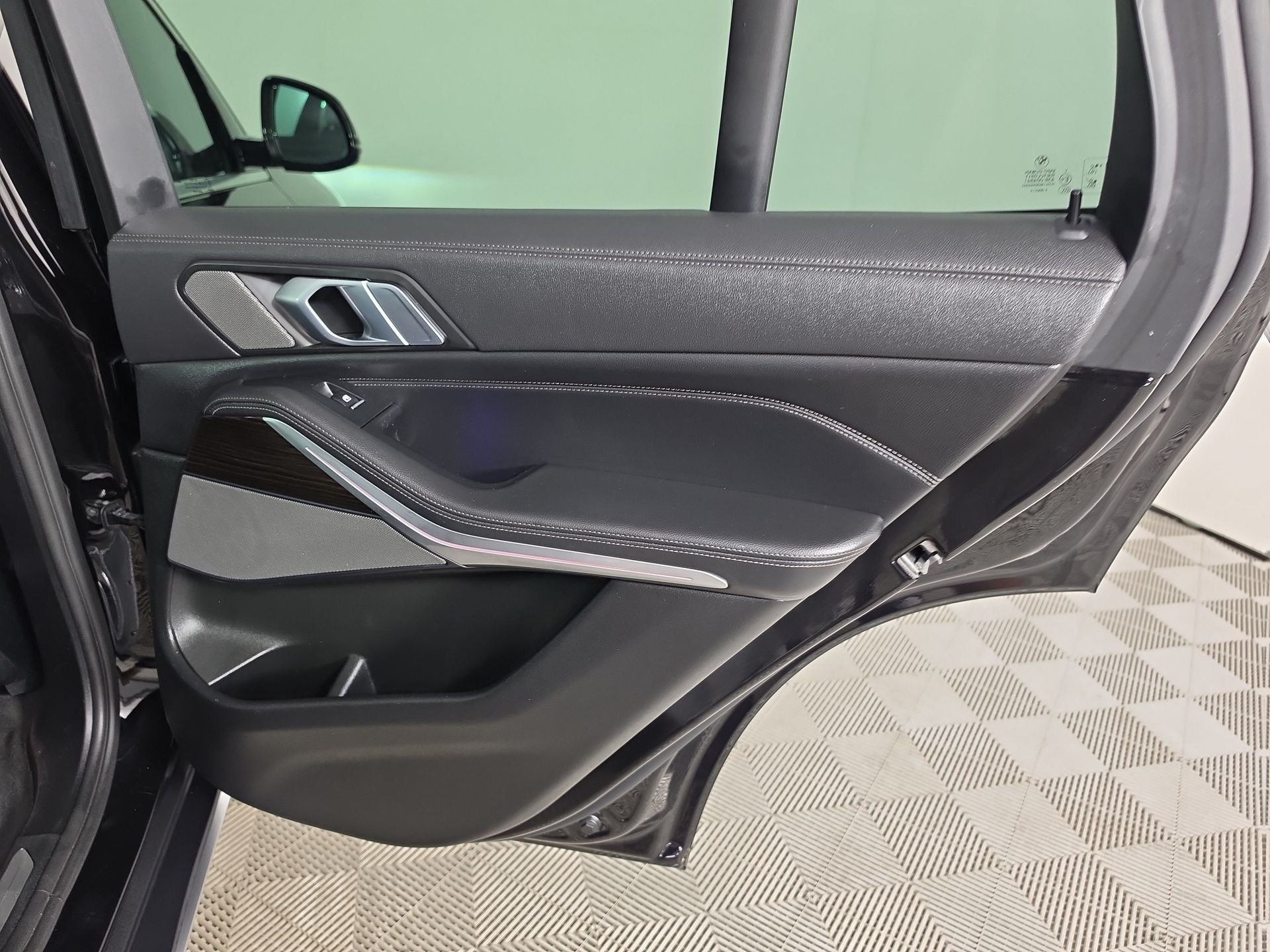 Used 2020 Black BMW sDrive40i image 44