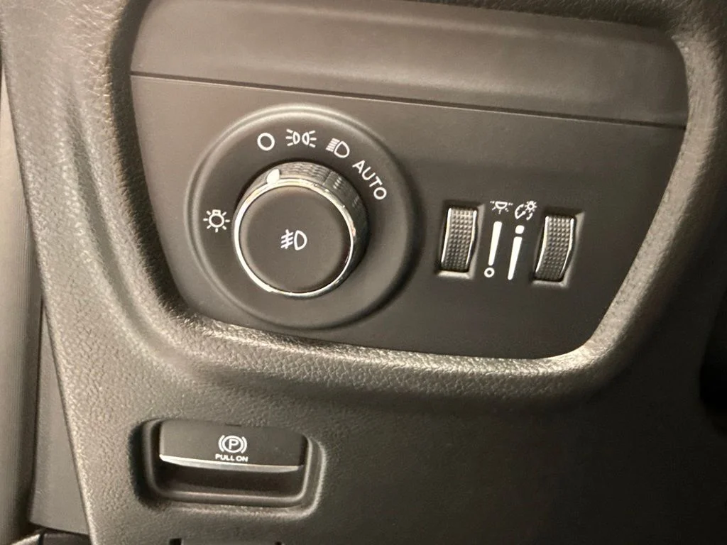 Used 2022 Gray Jeep Limited image 20