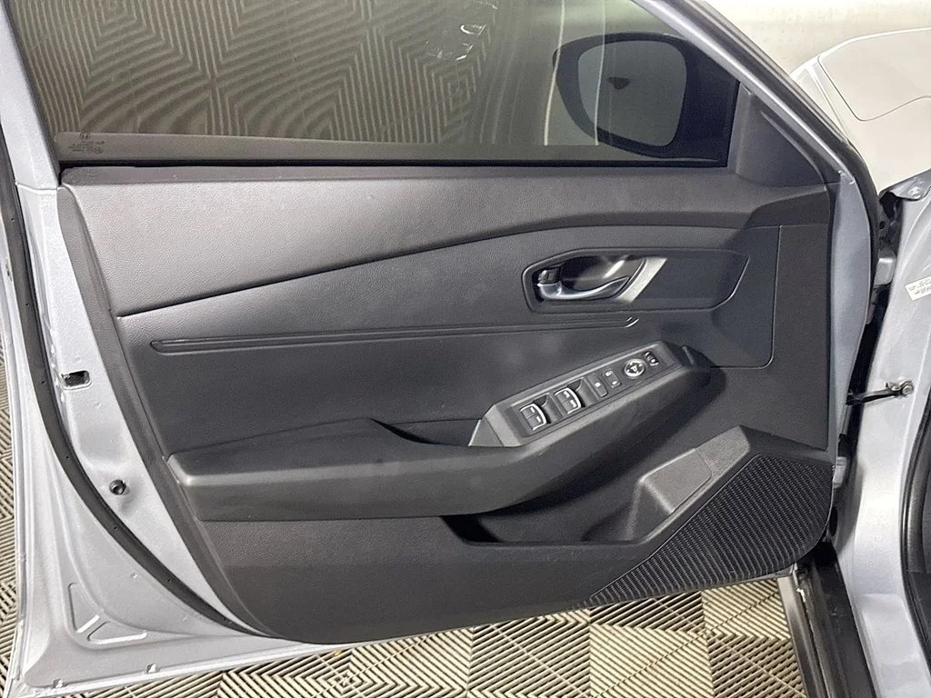 Used 2023 Lunar Silver Metallic Honda LX image 10