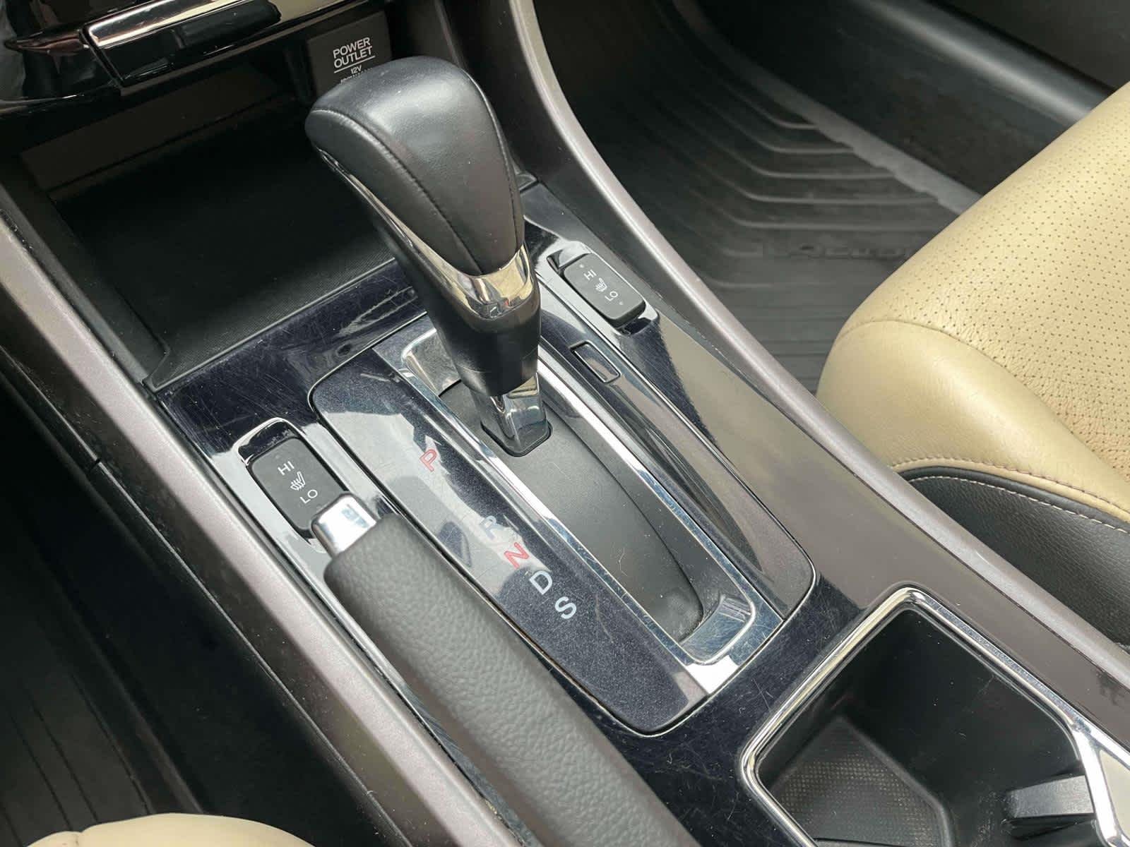 Used 2017  Honda EX-L image 32