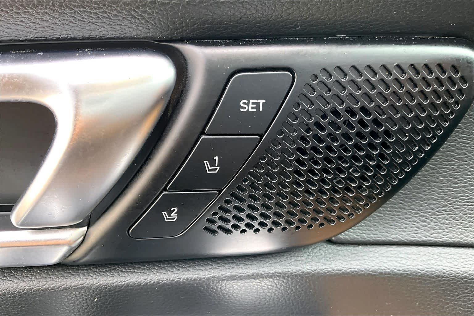 Used 2021 Everlasting Silver Kia SX image 32