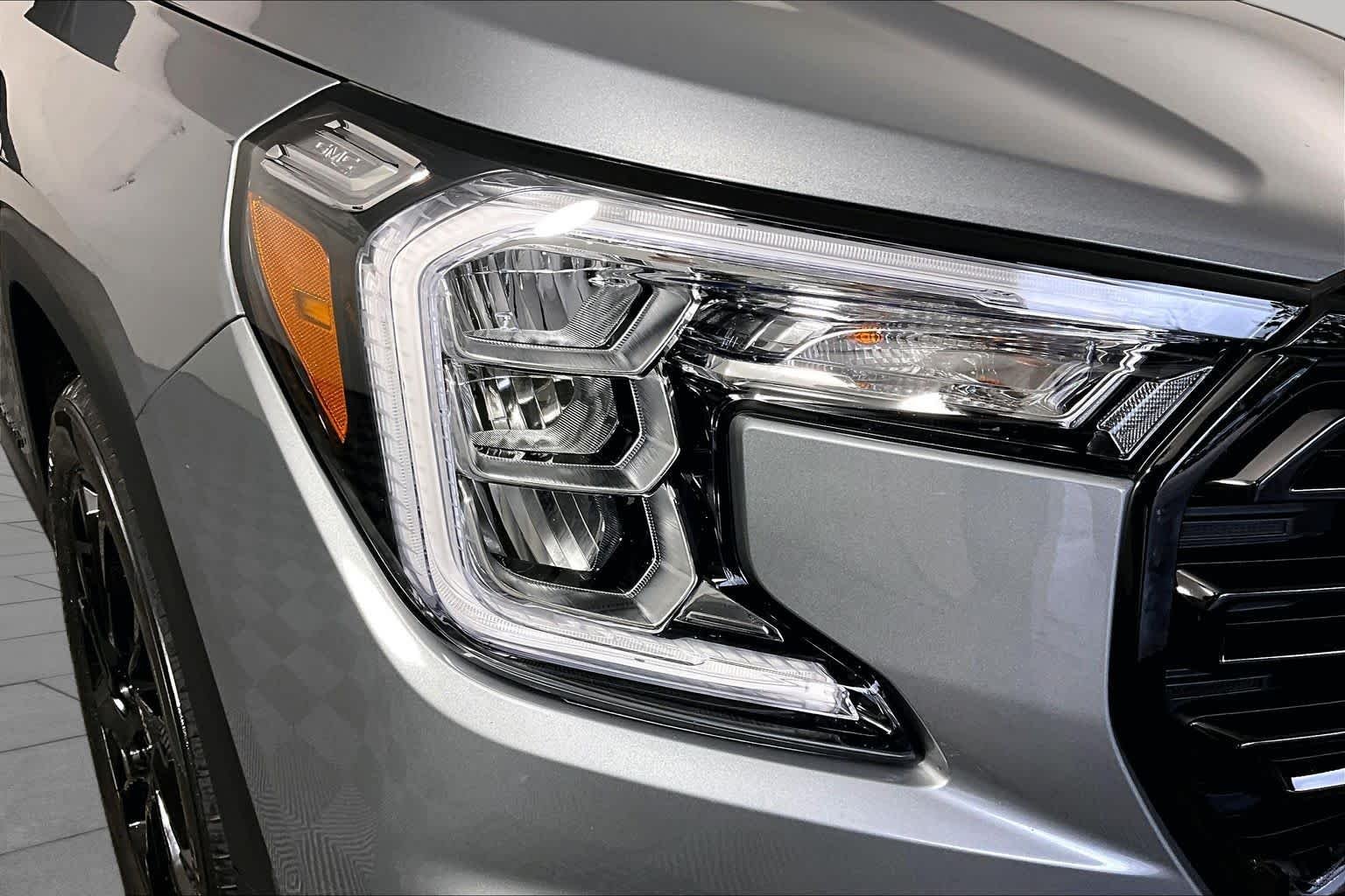 Used 2024 Sterling Metallic GMC SLT image 25