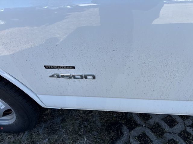 New 2025 Summit White Chevrolet 2WT image 11