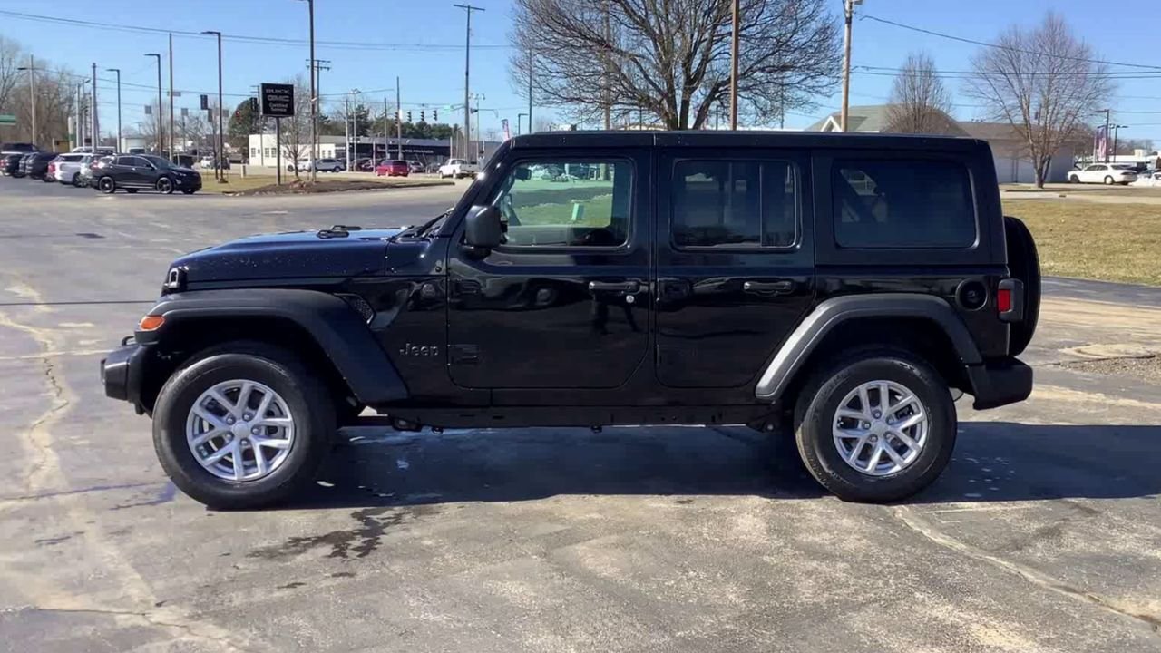 Used 2023 Black Jeep Sport S image 5