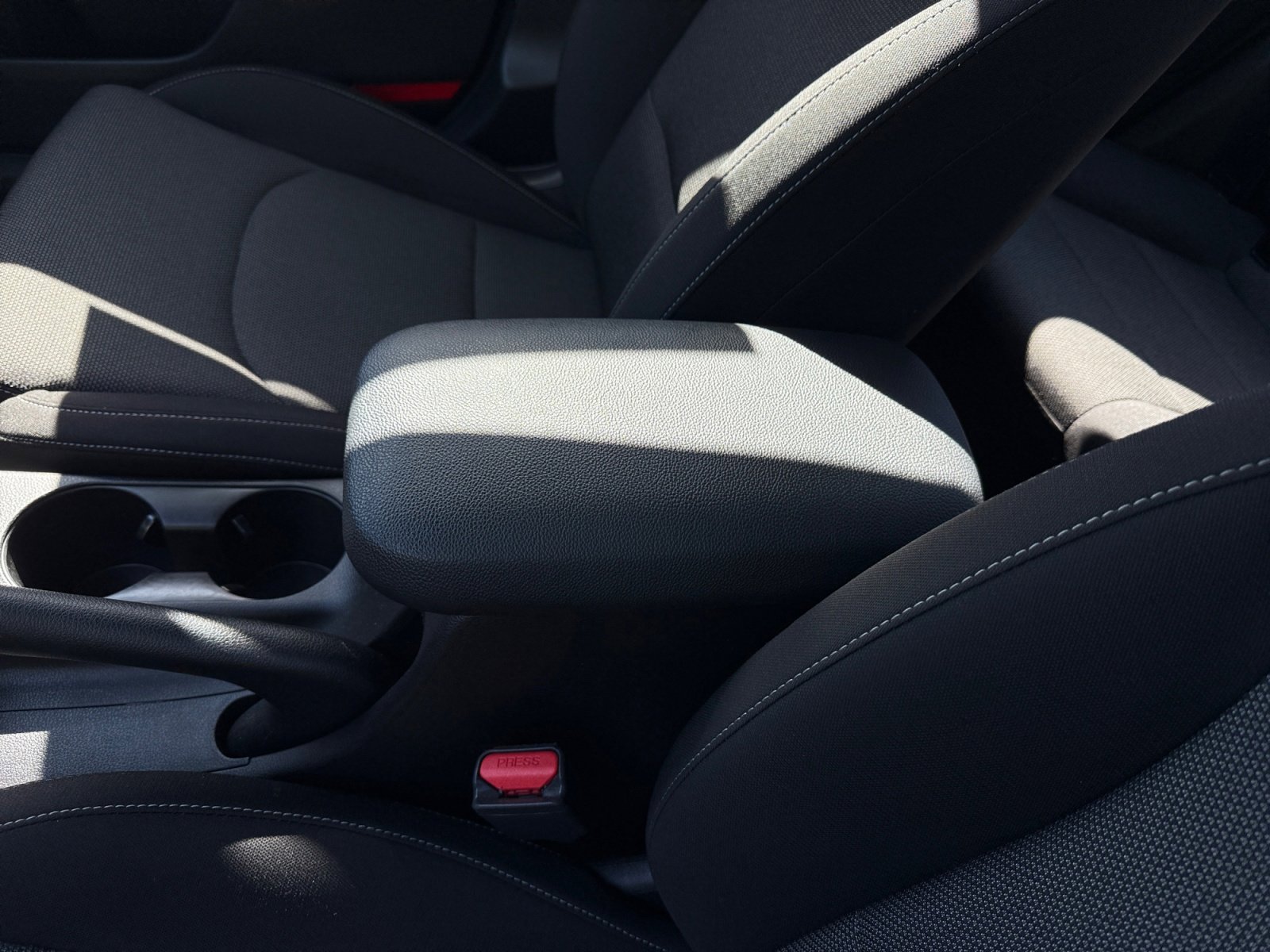 Used 2022 Snow White Pearl Kia LXS image 14