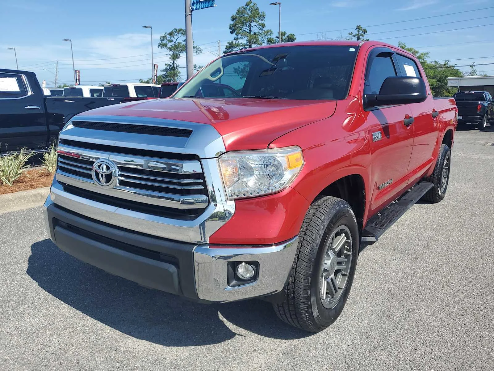 Used 2016  Toyota SR5 image 1