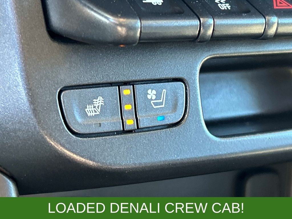 Used 2022 White GMC Denali image 29